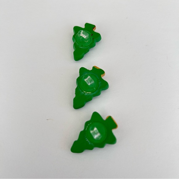 Vintage Buttons Garment Molded Plastic Christmas Tree Holidays Set Of 3 - Picture 10 of 11